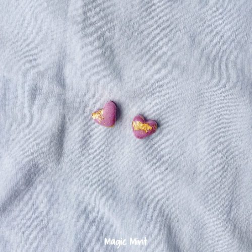 Cercei mov inimă cu foiță de aur